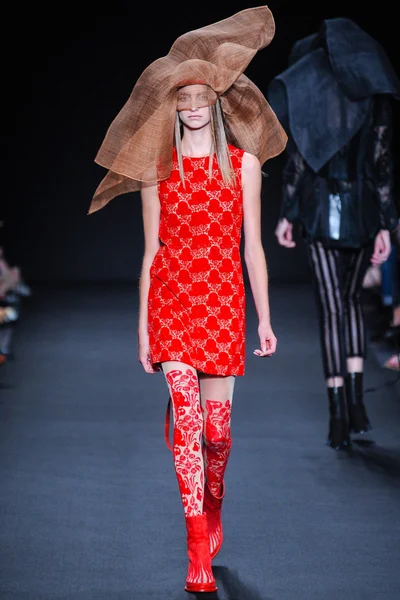 Look 15